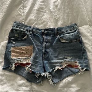 ⭐️Levi’s patchwork denim cut off shorts